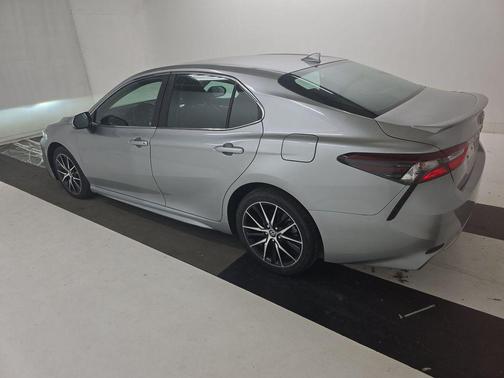 Celestial Silver Metallic 2022 Toyota Camry SE
