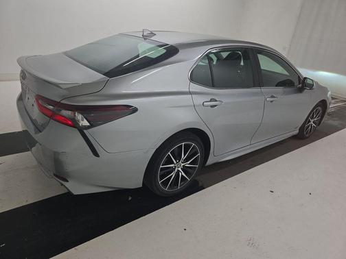 Celestial Silver Metallic 2022 Toyota Camry SE