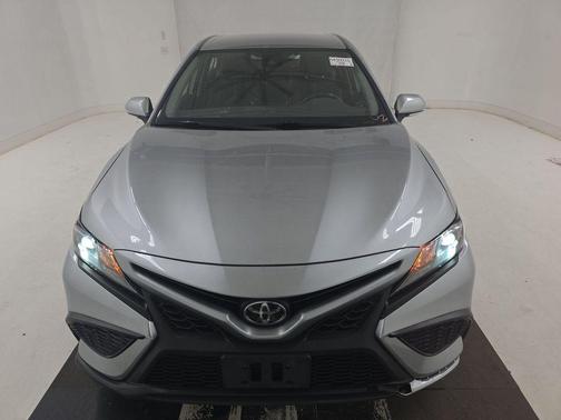 Celestial Silver Metallic 2022 Toyota Camry SE