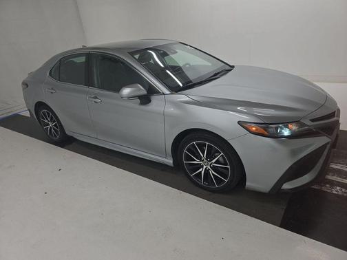 Celestial Silver Metallic 2022 Toyota Camry SE