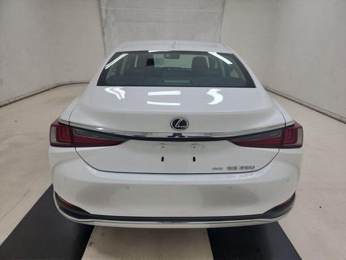 2023 Lexus ES 250 Base