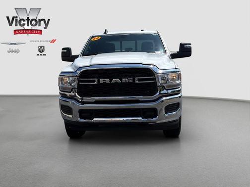 Bright White Clearcoat 2024 RAM 3500 Tradesman Crew Cab 4x4 8' Box