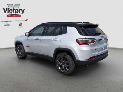 Silver Zynith Metallic Clearcoat 2026 Jeep Compass Limited