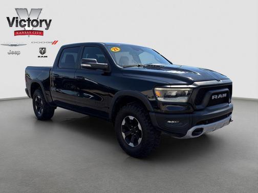 Diamond Black Crystal Pearlcoat 2022 RAM 1500 Rebel