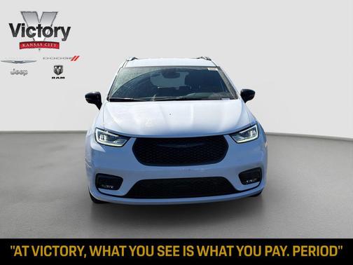 Bright White Clearcoat 2026 Chrysler Pacifica L