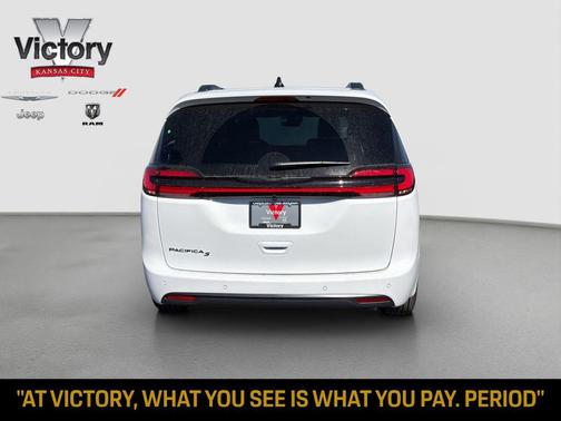 Bright White Clearcoat 2026 Chrysler Pacifica L