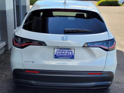 Platinum White Pearl 2026 Honda HR-V LX 2WD