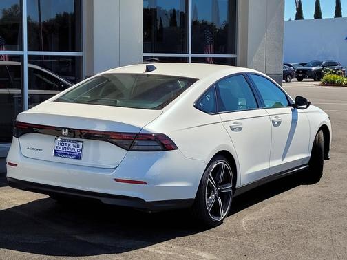 Platinum White Pearl 2026 Honda Accord SE