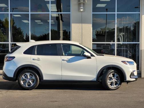 Platinum White Pearl 2026 Honda HR-V LX 2WD