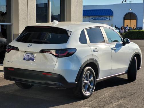 Platinum White Pearl 2026 Honda HR-V LX 2WD