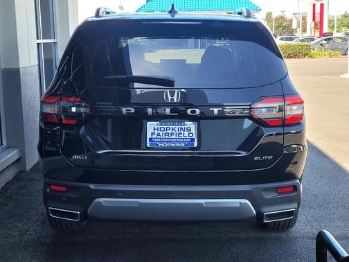 Crystal Black Pearl 2026 Honda Pilot Elite AWD