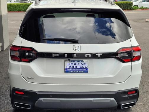 Platinum White Pearl 2026 Honda Pilot EX-L AWD