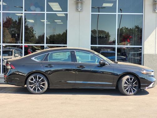 Crystal Black Pearl 2026 Honda Accord Hybrid Touring