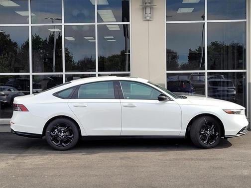 Platinum White Pearl 2025 Honda Accord SE