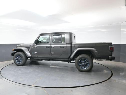 Granite Crystal Clearcoat Metallic 2026 Jeep Gladiator 85th Anniversary Edition