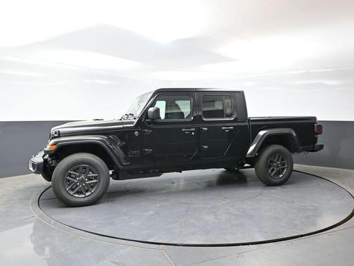 Black Clearcoat 2026 Jeep Gladiator Sport