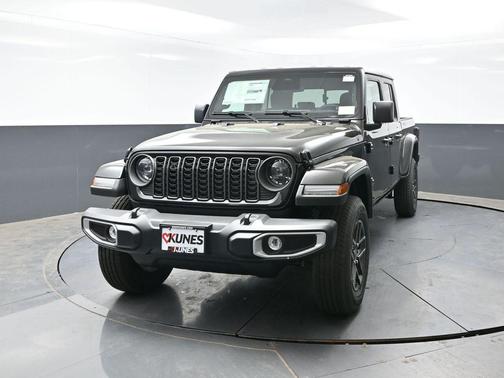 Black Clearcoat 2026 Jeep Gladiator Sport