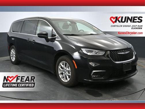2023 Chrysler Pacifica Touring-L