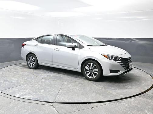 2023 Nissan Versa 1.6 SV