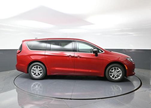 2026 Chrysler Voyager LX