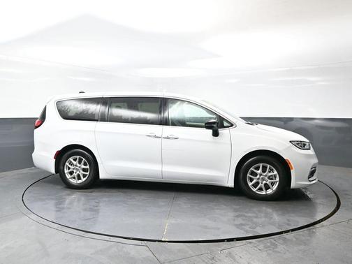 Bright White Clearcoat 2024 Chrysler Pacifica Touring-L