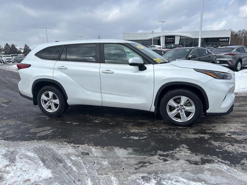 White 2023 Toyota Highlander L