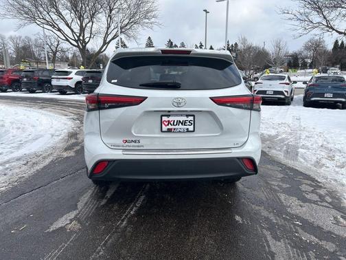 White 2023 Toyota Highlander L