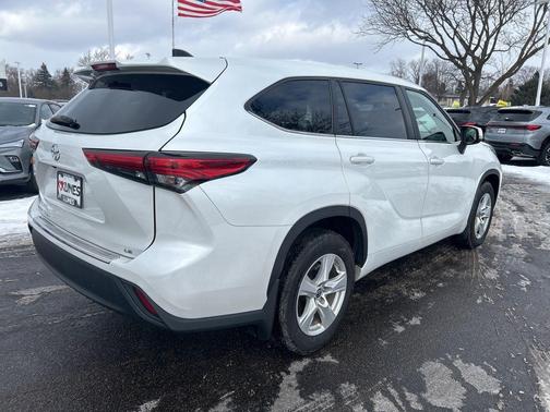 White 2023 Toyota Highlander L