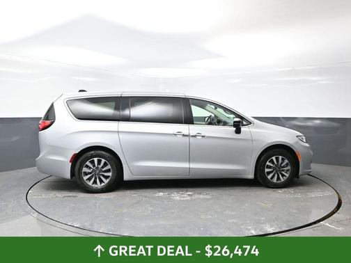 2024 Chrysler Pacifica Hybrid Select