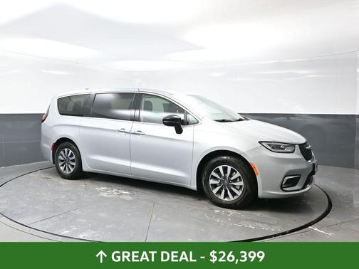 2024 Chrysler Pacifica Hybrid Select