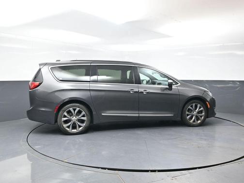 Granite Crystal Clearcoat Metallic 2019 Chrysler Pacifica Limited
