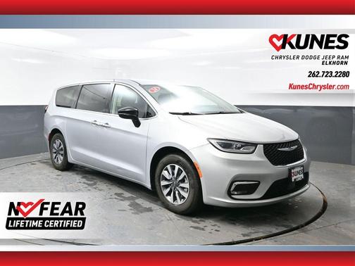 2024 Chrysler Pacifica Hybrid Select