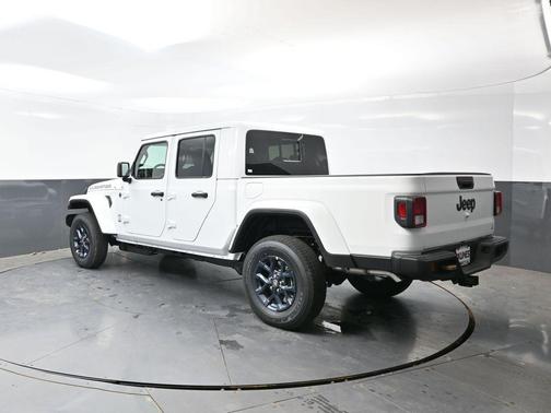 Bright White Clearcoat 2026 Jeep Gladiator 85th Anniversary Edition