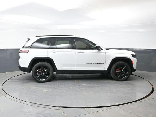 Bright White Clearcoat 2025 Jeep Grand Cherokee Limited