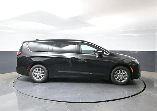 PXJ 2027 Chrysler Pacifica SELECT