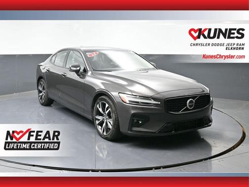 2024 Volvo S60 B5 Core Dark Theme