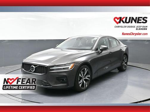 2024 Volvo S60 B5 Core Dark Theme