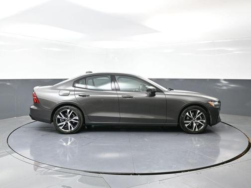 2024 Volvo S60 B5 Core Dark Theme