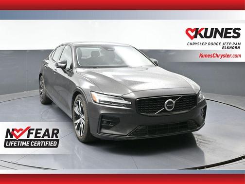 2024 Volvo S60 B5 Core Dark Theme