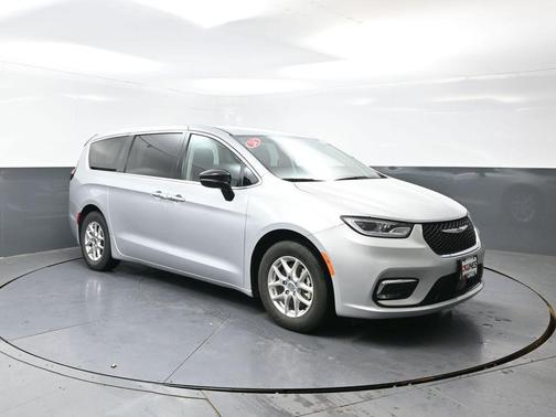 2024 Chrysler Pacifica Touring-L