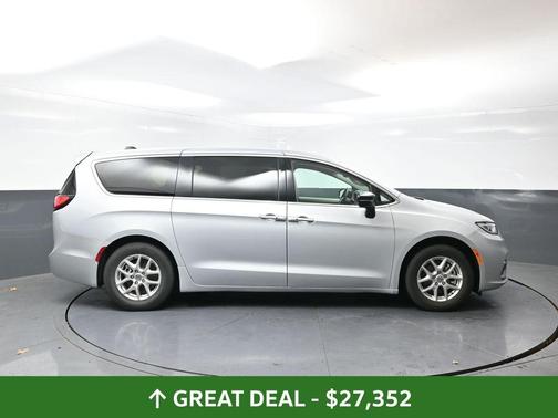 Silver Mist Clearcoat 2024 Chrysler Pacifica Touring-L