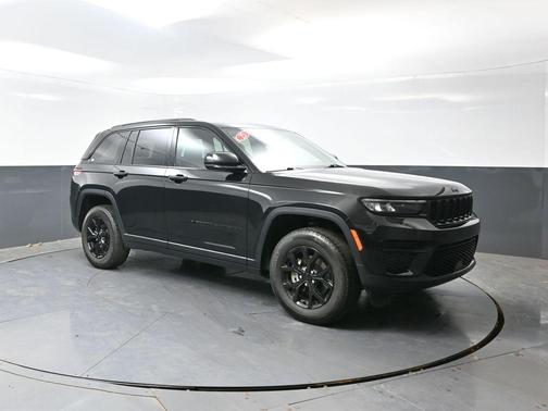 Diamond Black 2025 Jeep Grand Cherokee Laredo