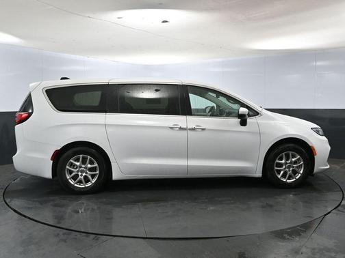 2023 Chrysler Pacifica Touring-L