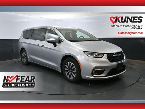 2023 Chrysler Pacifica Hybrid Touring L