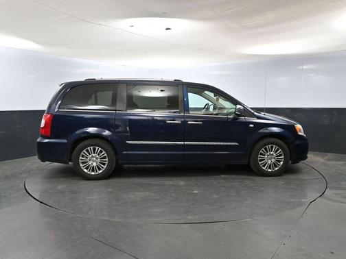 2014 Chrysler Town & Country Touring-L