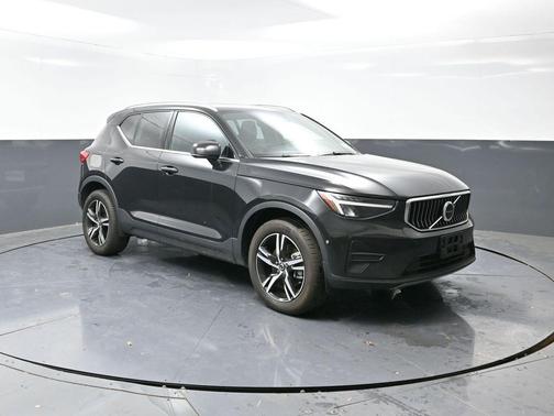 2024 Volvo XC40 B5 Core