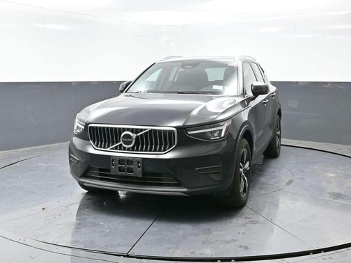 2024 Volvo XC40 B5 Core