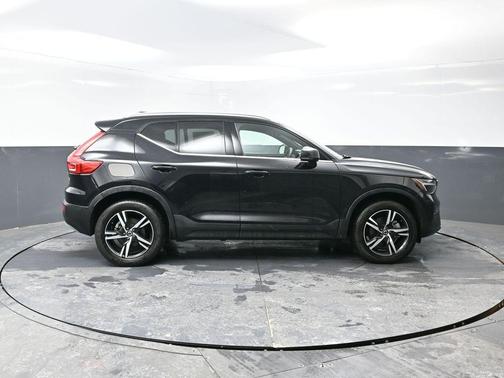 2024 Volvo XC40 B5 Core