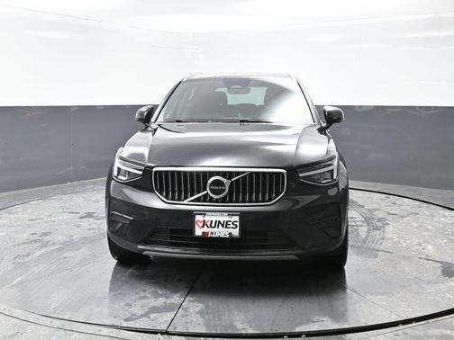 2024 Volvo XC40 B5 Core