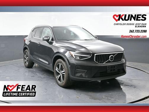 2024 Volvo XC40 B5 Core